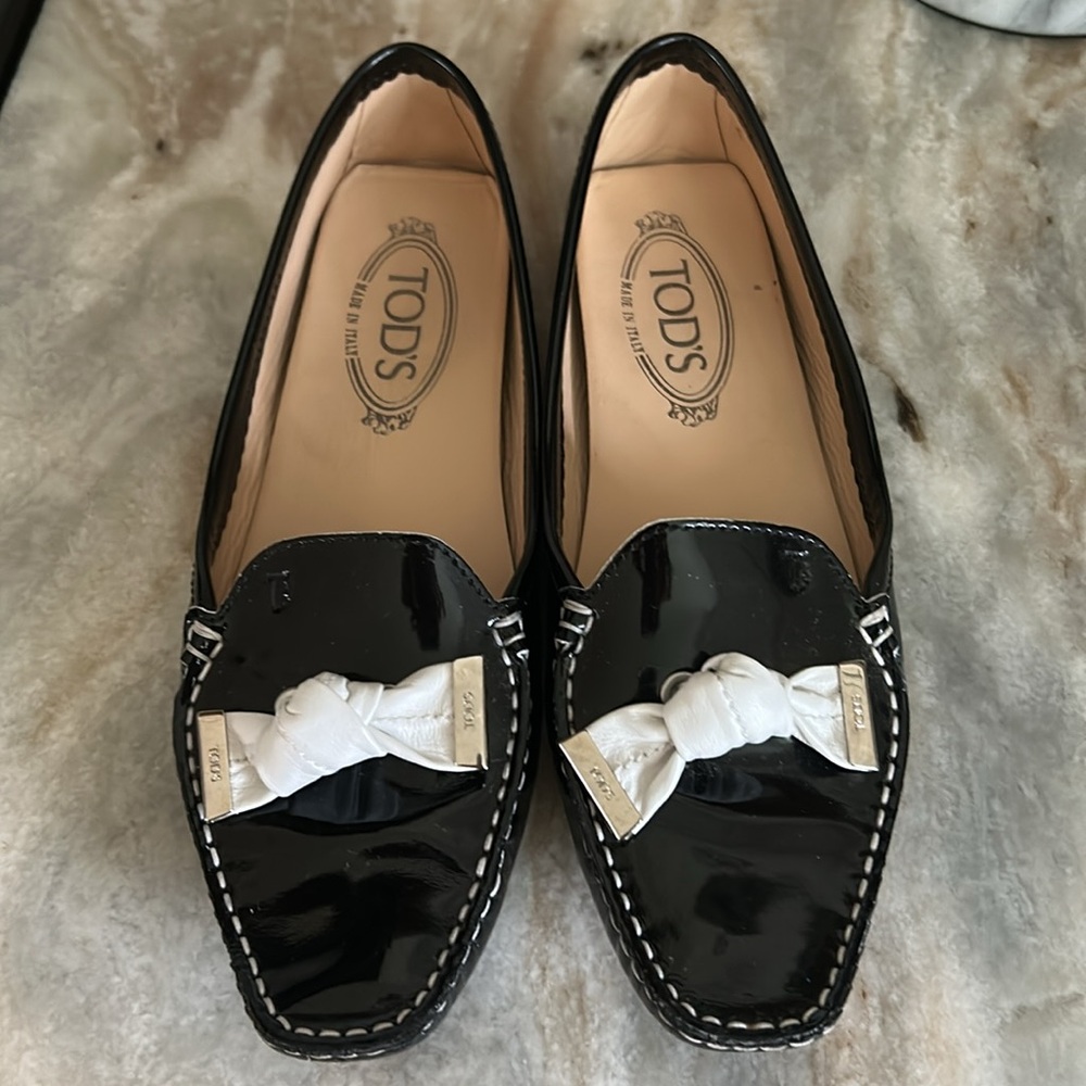 Tod's Black and White Loafers with Metallic Bow - Picture 2 of 4